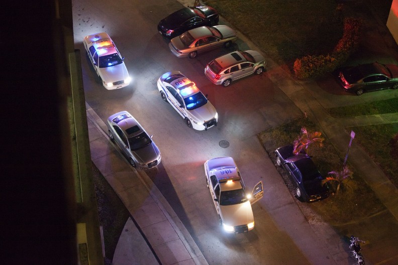 OBORIO PEŠAKA PA POBEGAO Usledila filmska potraga u kojoj je osumnjičeni oštetio policijski automobil