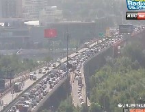 MALTRETIRANJE GRAĐANA OD RANOG JUTRA, CEO GRAD STOJI Ljudi besni, izlaze iz prepunih autobusa i nastavljaju peške (FOTO)