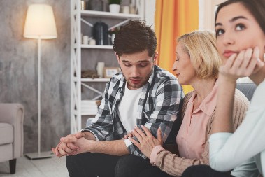''NIKADA NIJE POSETILA NAŠU DECU, ČAK NI KAD SU BILA BOLESNA'' Potresna ispovest žene koja 18 godina preživljava pakao, muž je zbog nje nazvao sebičnom!