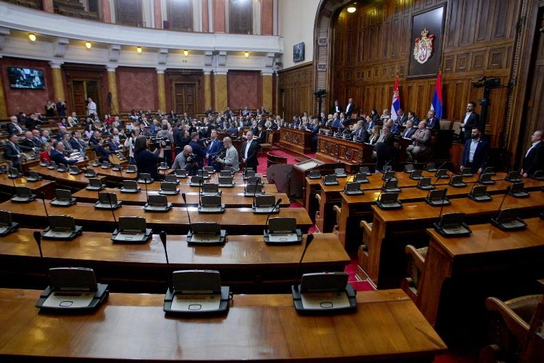 NARODNI POSLANICI DANAS NASTAVLJAJU RASPRAVU Jedna od tema i Alimentacioni fond