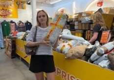 KUPILE PAKET ZA 4800 DINARA I DOŽIVELE ŠOK! Video bliznakinja gori na mrežama – NIKO NIJE OČEKIVAO OVO! (VIDEO)