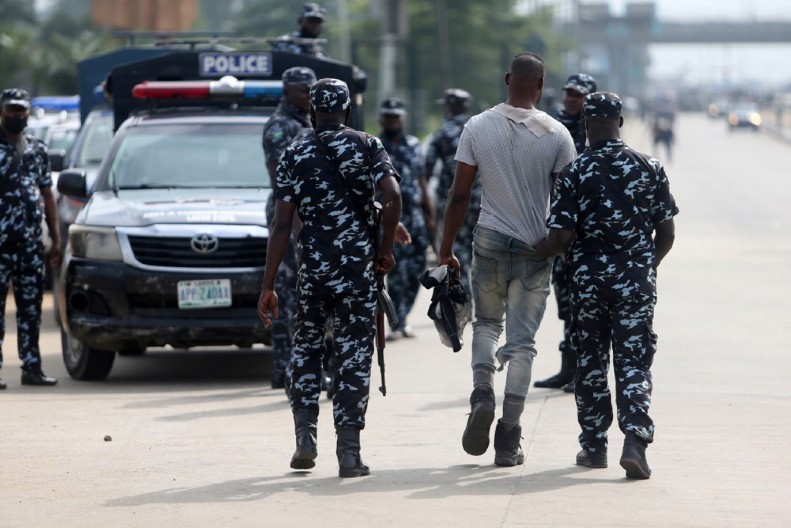 "LJUDE SU ŽIVE SPALILI U SPAVAĆIM SOBAMA" U ovoj zemlji besne krvavi sukobi, za dva dana ubijeno 100 ljudi