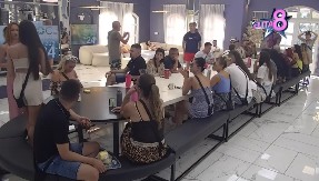 ŠOK! OVA PEVAČICA POTVRDILA ULAZAK U ELITU Produkcija vešto skrivala, učesnici će se držati za glavu (FOTO)