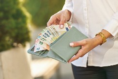 SKUPLJI RADNI SAT U EVROZONI Ovi sektori beleže najveći rast