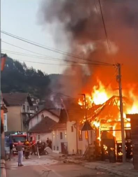 GORI MAGACINSKI PROSTOR Vatrogasci na licu mesta! Drama u Zrenjaninu