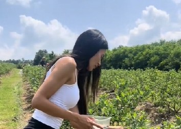 POVEZIVALI JE S DUŠKOM TOŠIĆEM, A SADA BERE MALINE! Procurio pevačicin privatni snimak koji je ostavio sve bez teksta (VIDEO)