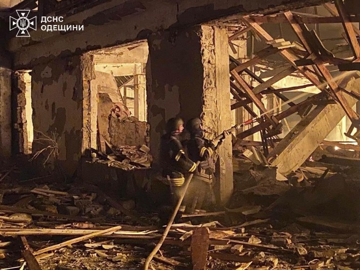 RUSI ZATRPALI ODESU BOMBAMA! Izveden veliki napad, gore soliteri, oštećen gasovod