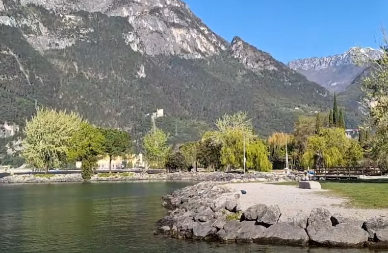 ČOVEK (43) PAO SA LITICE I POGINUO Tragedija na jezeru Garda