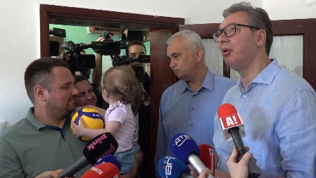 IMAJU ČETVORO ANĐELA ZA KOJE SU SE DUGO BORILI Vučić srećan zbog porodice Rankov: Za nas je najveća sreća što smo mogli da im pomognemo
