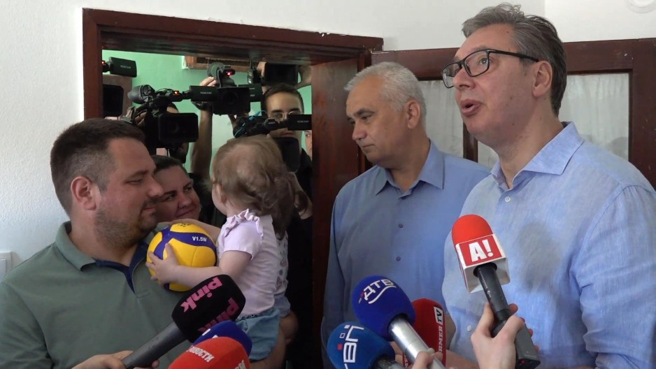IMAJU ČETVORO ANĐELA ZA KOJE SU SE DUGO BORILI Vučić srećan zbog porodice Rankov: Za nas je najveća sreća što smo mogli da im pomognemo
