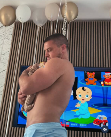 ''MA KAKVE DEČIJE PESMICE'' David Dragojević šokirao kojom muzikom uspavljuje sina Rajana (FOTO)