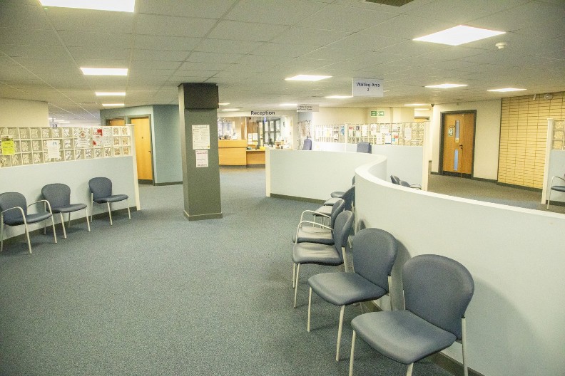 USPAVAO SE, PROMAŠIO SMENU, PA BES ISKALIO NA MEDICINSKOJ SESTRI Jezivi detalji napada u Domu zdravlja na Novom Beogradu