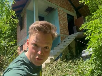 AMERIKANAC KUPIO KUĆU NA BALKANU ZA SAMO 5.000 EVRA Kad je video šta ga čeka unutra, ostao je u ŠOKU! (VIDEO)