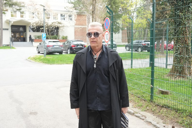 "SA 34 I TROJE DECE SI DOŠLA DA BUDEŠ PEVAČICA? TVOJE ŠANSE SU PROŠLE" Đorđe David razbesneo žene u Srbiji, usledio neočekivan odgovor, zanemeo je odmah