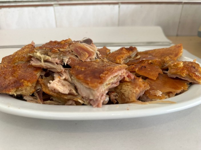 "ZA 600 DINARA SE NAJEDEM KAO BEG, NEMA VEZE I ŠTO JE NAPOLJU PLUS 30 STEPENI" Ovo su trenutne cene pečenja u čačanskim pečenjarama (FOTO)