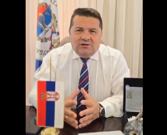 STEVANDIĆ POSLAO JAKU PORUKU! Kakav to čovek hoće na Vidovdan da puca na svoju policiju i ruši svoje trgove? Neka sloga opet bude poraz vragu! (VIDEO)