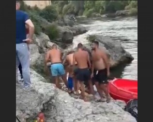 OGLASIO SE LUKA KOJI JE DOBIO BATINE U MOSTARU: Skočio sa starog mosta, tukli ga dok je još bio u vodi! (FOTO/VIDEO)
