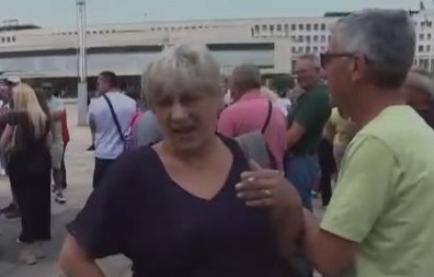 LJUDIMA JE DOSTA SVEGA! Voditeljka N1 postavila pitanje ženi na protestu, pa dobila BRUTALAN ODGOVOR! (VIDEO)