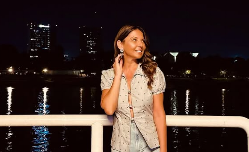 SKINULA SE SANJA MARINKOVIĆ Voditeljka pokazala čime raspolaže u 51. godini, telo iz različitih uglova (FOTO)