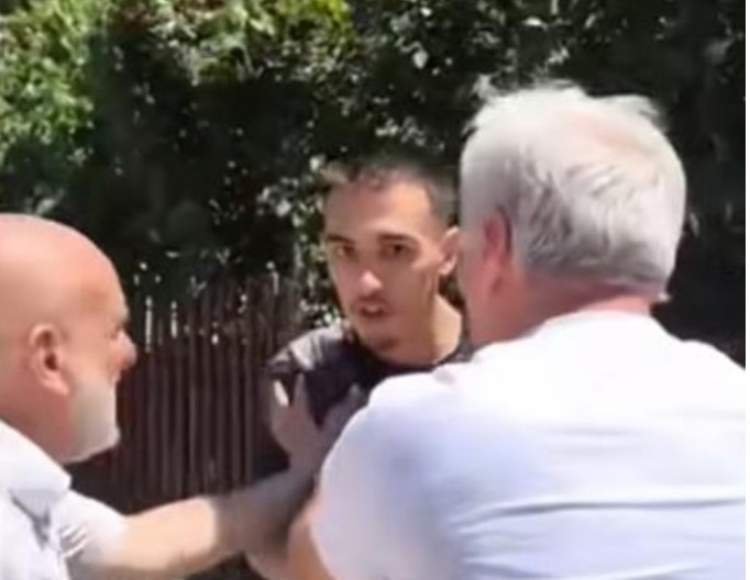 BRUTALNI NAPAD NA KIM! Albanac pokušao da pregazi Stefana, pa ga divljački udario ispred kuće! (VIDEO)