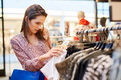 ŽENE OBOŽAVAJU OVDE DA PAZARE Poznati brend lažno prikazuje sniženja, evo kako pokušavaju da vas prevare (FOTO)