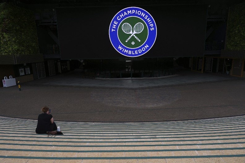 ŠOK I NEVERICA NA VIMBLDONU Ispala druga teniserka sveta, pa se potpuno slomila