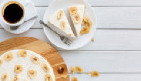 BANANA TART Savršena kombinacija sočnog biskvita, slatkog karamel fila i bogatog krema