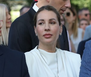 TRUDNIČKI STAJLING IDEALAN ZA LETNJE VRUĆINE Ministarka Dubravka Ðedović Handanović u drugom stanju bira ovakav izgled! (FOTO)