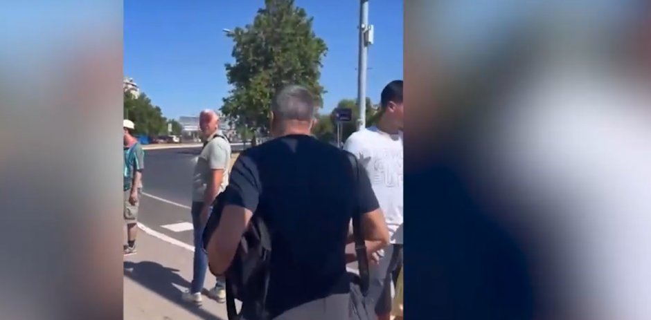 NAROD POBESNEO NA BLOKADERE! Foteljašima je malo što maltretiraju poštene građane, sad to i snimaju da bi se naslađivali posle! Pogledajte (VIDEO)