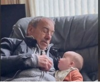 ON JE DEDA GODINE Zamolila je tatu da joj pričuva dete, a on je uradio nešto što nikome u Srbiji nikad nije palo na pamet