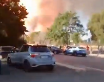 STRAVIČNA EKSPLOZIJA NA BENZINSKOJ PUMPI U RIMU! Odzvanjale detonacije, staklići leteli na sve strane: Ima povređenih! (VIDEO)