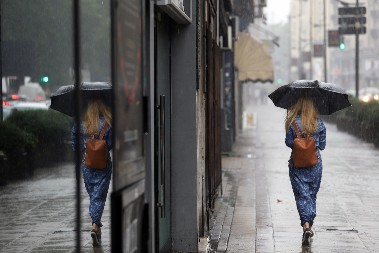 PRIPREMITE KIŠOBRANE, STIŽU PLJUSAKOVI I PAD TEMPERATURE! Evo kakvo se vreme očekuje narednih dana