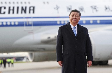 KINA UZVRAĆA UDARAC Vi kočite naše električne automobile, mi kočimo brendi