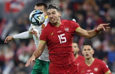 SRBIN BRUTALNO NOKAUTIRAO SAIGRAČA Poslao ga na travu i zatvorio mu oko, lekari morali odmah da reaguju (VIDEO)