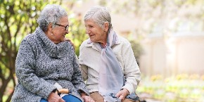 VIC DANA Igraju dve babe košarku i jedna da koš...