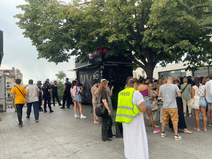 BLOKADERI ŽELE DA UDARE NA "ŽILU KUCAVICU" PREVOZA U BEOGRADU I ZAGORČAJU ŽIVOT GRAĐANIMA Policija staloženo sprečava blokadu (FOTO)