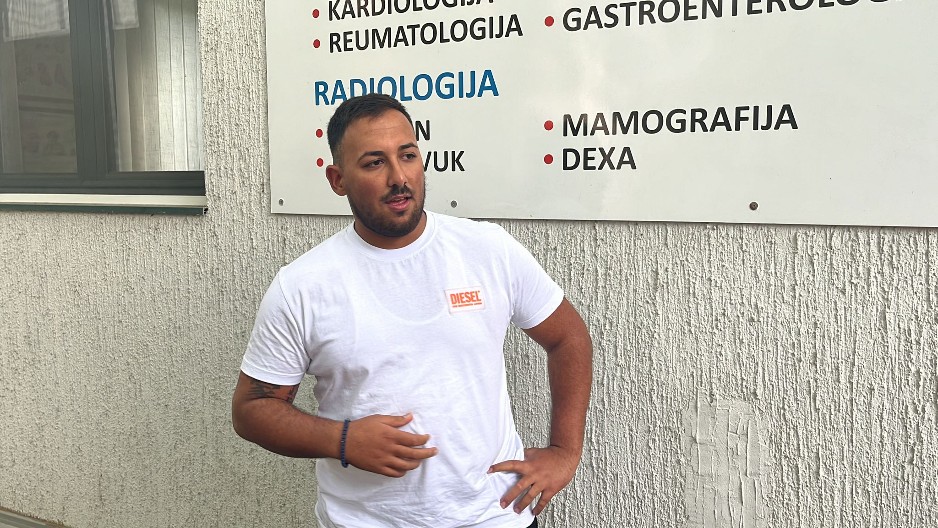 "PRODUKCIJA MI JE OBEZBEDILA PREVOZ DO URGENTNOG" Oglasio se Peca Lazić, nastao skandal za vreme reklama, evo zašto je završio u hitnoj!