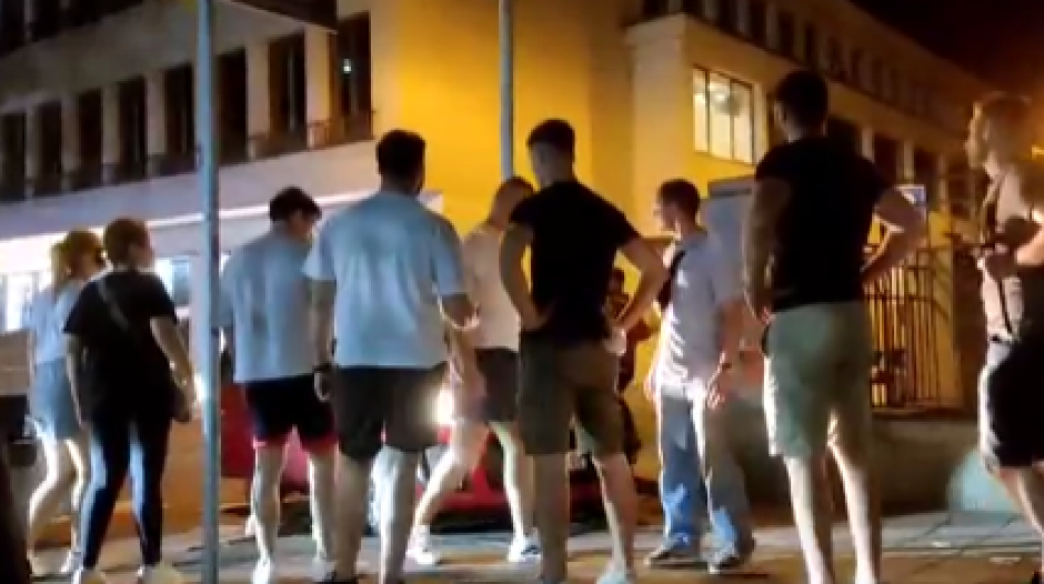 NEOKOMITE SU SIMBOLIČNO OSTALE ZAGLAVLJENE U ŠIBLJU BEOGRADSKE ULICE