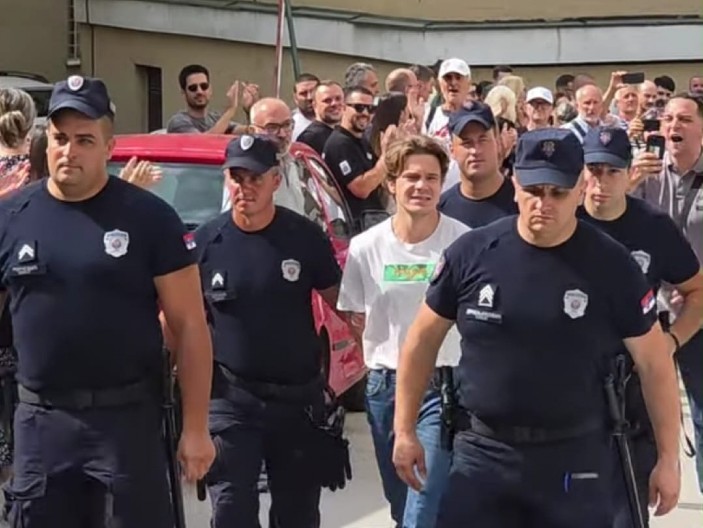 "OVOG NEMOJTE NI DA PUŠTATE IZ ZATVORA" Tviteraš opleo po Cicvariću, OVE MONSTRUOZNE REČI MU NE PRAŠTA (FOTO)