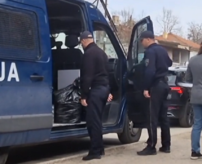 KRALJEVČANIN (19) NOŽEM ZAPRETIO AMERIKANCU (19) I OTEO MU SAT I MOBILNI  Kod nasilnika nađena i manja količina droge