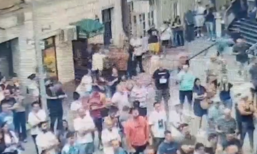 KNJIŠKI PRIMER OBOJENE REVOLUCIJE: Blokaderi izmislili napad na TROGODIŠNJE DETE!