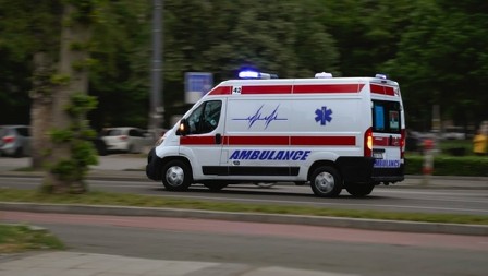 MLADIĆ (26) VOZIO DŽIP U RIKVERC, PA PREGAZIO STARICU (77) U NOVOM PAZARU Žena umrla u bolnici posle tri dana