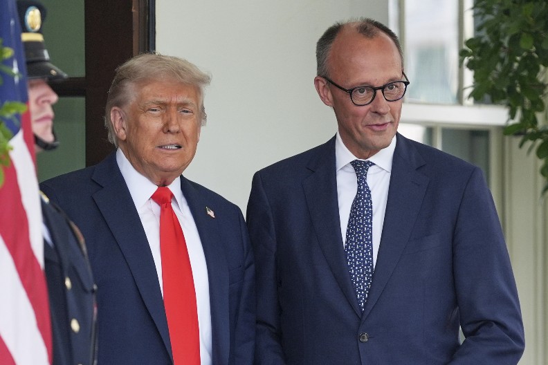 DRAMA OKO UKRAJINE SE NASTAVLJA, MERC ZAKUKAO TRAMPU Evo šta pod hitno traži za Kijev