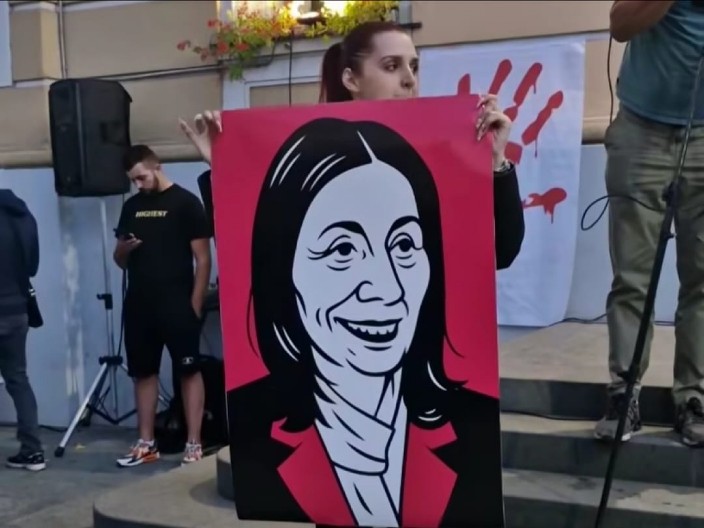 SNS UŽICE PSUDIO NAPAD NA JELENU RAKOVIĆ RADIVOJEVIĆ: "Decu gurate u prve redove!“