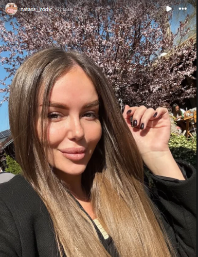 VELJKOVA SVASTIKA GRMI NA JAHTI! Nataša Rodić pokazala telo u bikiniju od štrasa, svuda oko nje luksuz (FOTO)