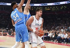 SPREMA SE SPEKTAKL Hoće li Jokić udariti na Janisa?