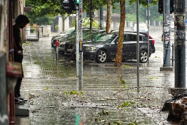 OD VRELIH 36 DO NAGLOG PREOKRETA! Evo kad stižu kiša, grmljavina i osveženje!