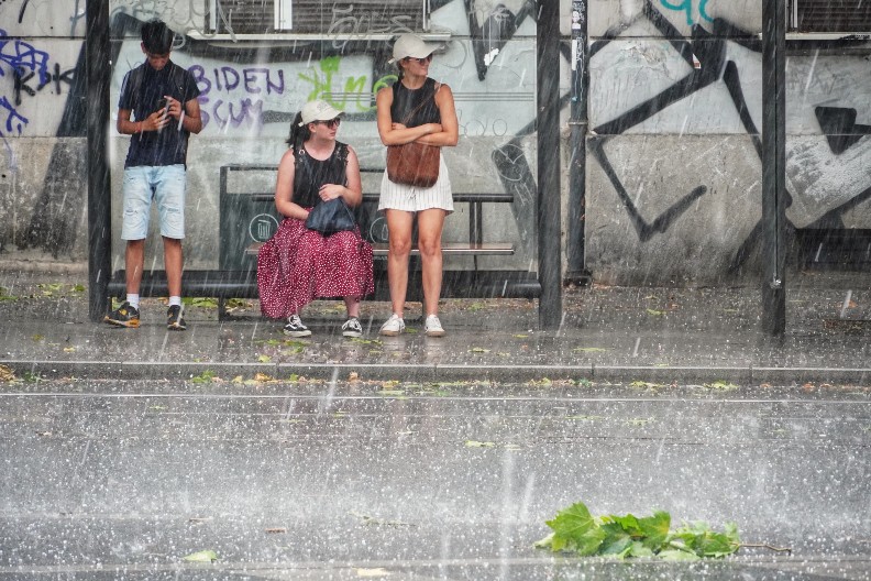 BEOGRAĐANI, SPREMITE KIŠOBRANE, DANAS MOŽE DA GRUNE PLJUSAK Grmeće, moguć grad, a u ostatku zemlje... (FOTO)
