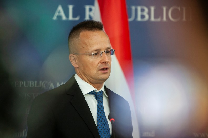 "AKO SE AMERIKA OBRATI, MAĐARSKA ĆE ODBITI" Sijarto se obrušio na EU: Kidnapuju ljude pred porodicama i malom decom, a vi žmurite!