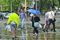 STIŽE JAKO ZAHLAĐENJE! Kad i gde očekivati jake pljuskove i grmljavinu?